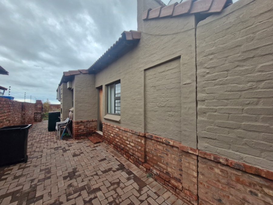 To Let 2 Bedroom Property for Rent in Kathu Northern Cape